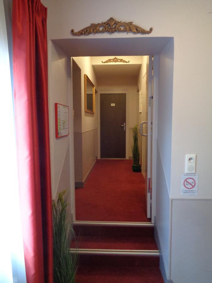 Hotel De Montaulbain Verdun-sur-Meuse Esterno foto